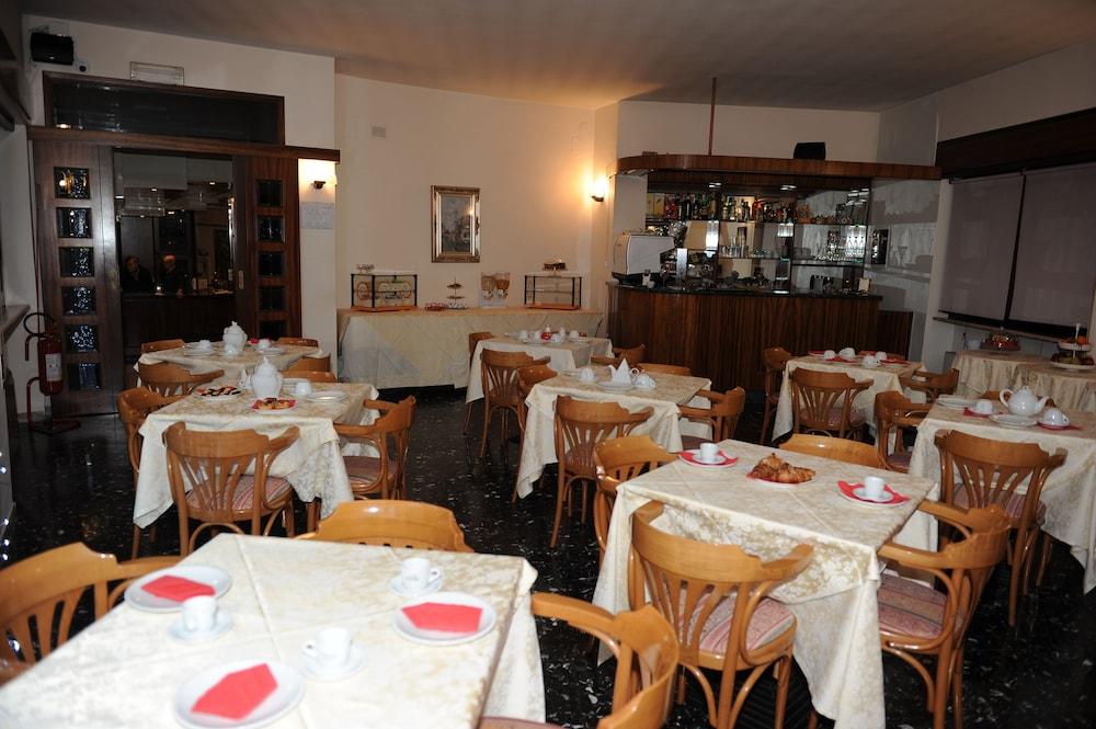 אלטאמורה Hotel Svevia מראה חיצוני תמונה