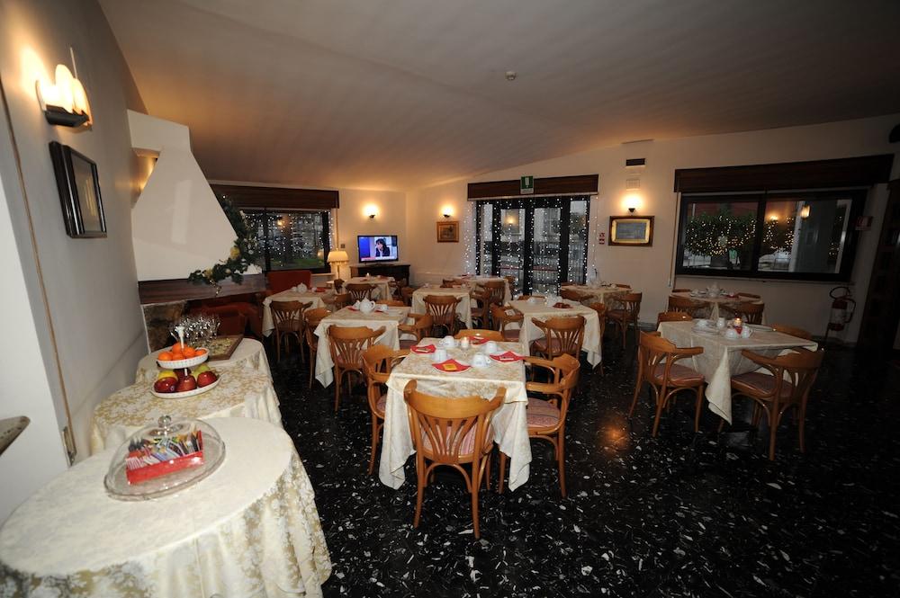 אלטאמורה Hotel Svevia מראה חיצוני תמונה